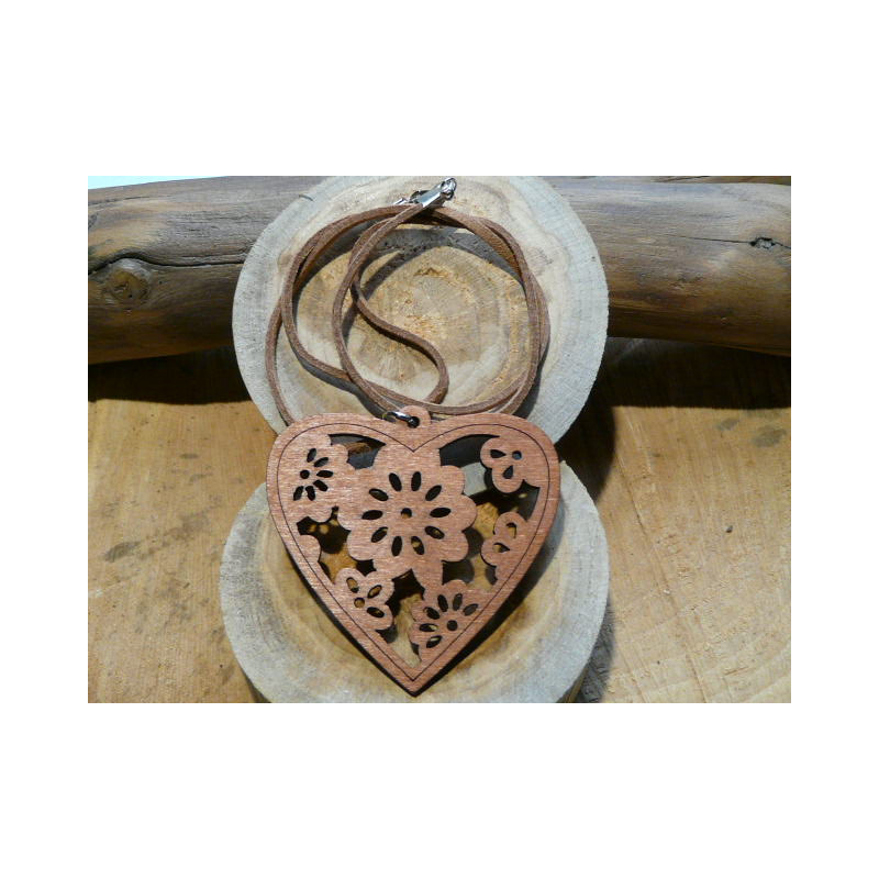 PENDENTIF COEUR EN BOIS ET CUIR