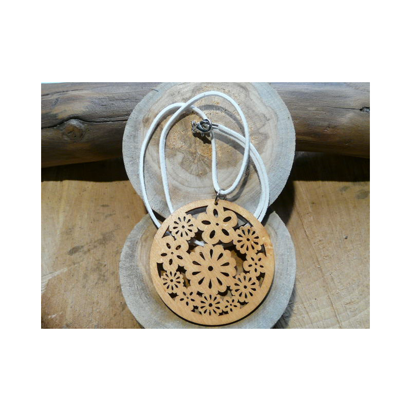 PENDENTIF ROND EN BOIS ET CUIR