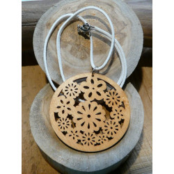 PENDENTIF ROND EN BOIS ET CUIR