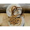 PENDENTIF ETOILE EN BOIS ET CUIR