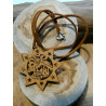 PENDENTIF ETOILE EN BOIS ET CUIR