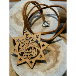 PENDENTIF ETOILE EN BOIS ET CUIR