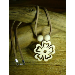 PENDENTIF EN BOIS FLEUR