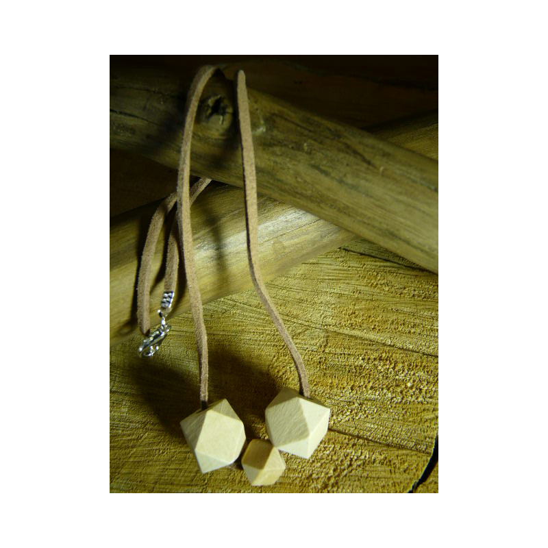 PENDENTIF EN BOIS